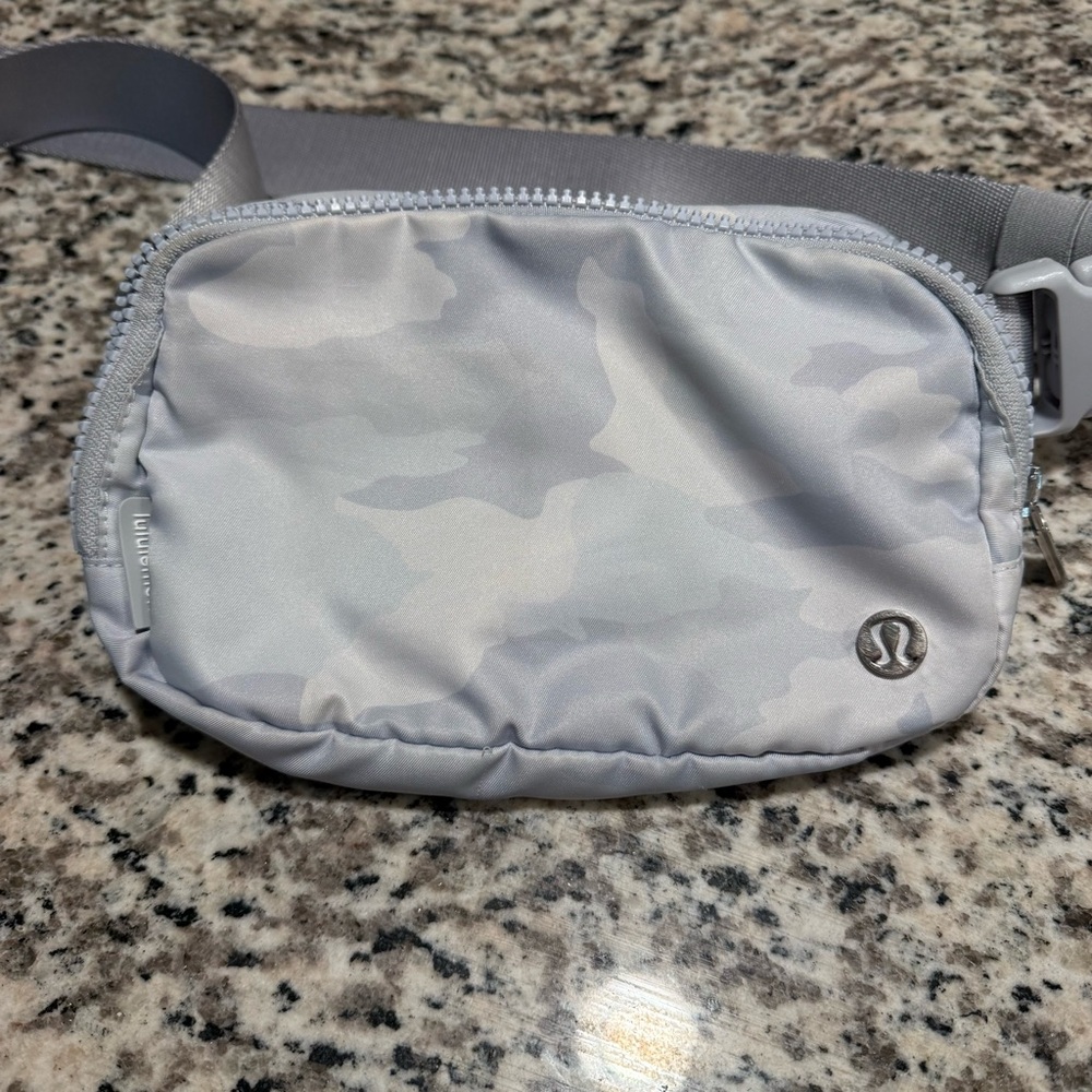 Lululemon Belt Bag Crossbody Starlight Camo Adjustable Strap Everywhere *READ*